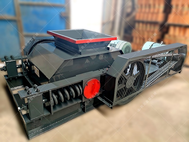 雙齒輥破碎機(jī)在破碎大塊難碎物料時(shí),如何確保破碎效果? 雙齒輥破碎機(jī)在破碎大塊難碎物料時(shí),如何確保破碎效果?